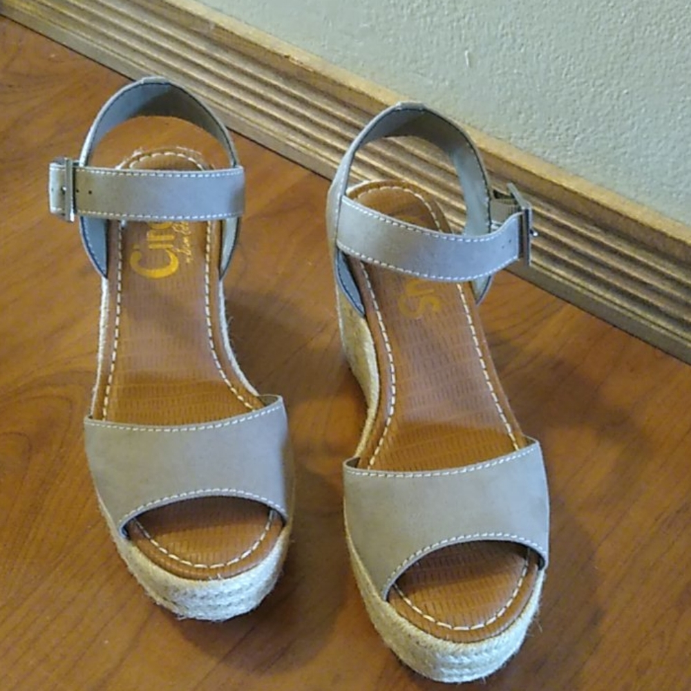 Shoes-Brand New - Picture 2 of 11